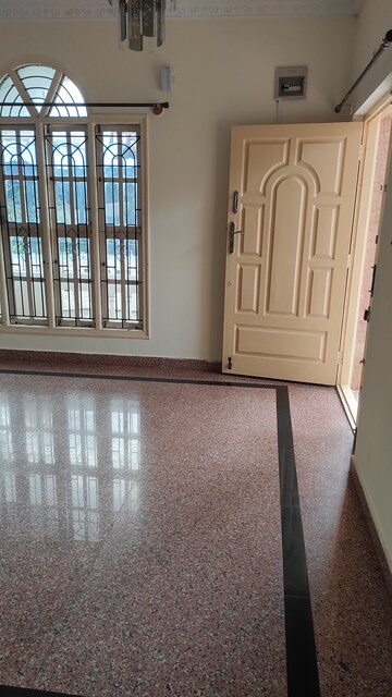 Room in 5 BHK Independent House at Rt Nagar – for Sale