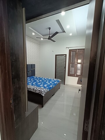 Room in 3 BHK Builder Floor at Vip Road – for Rent