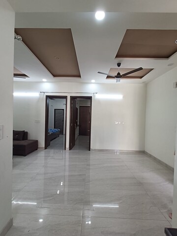 Room in 3 BHK Builder Floor at Vip Road – for Rent