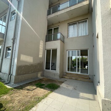4 BHK Builder Floor – Exterior View View at BPTP Amstoria, Sector 102 - for Rent