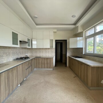 Kitchen in 4 BHK Builder Floor at BPTP Amstoria, Sector 102 – for Rent