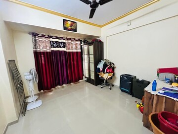 Room in 2 BHK Apartment at Seawoods – for Rent