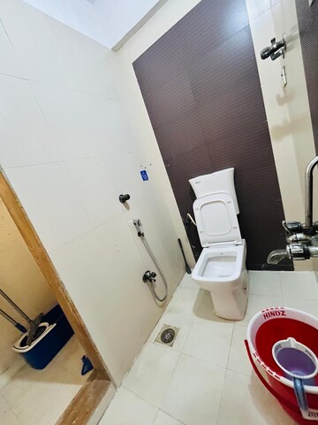 Attached Bathroom in 2 BHK Apartment at Seawoods – for Rent