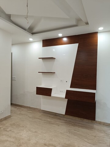 Master Bedroom in 3 BHK Builder Floor at Paschim Vihar – for Rent