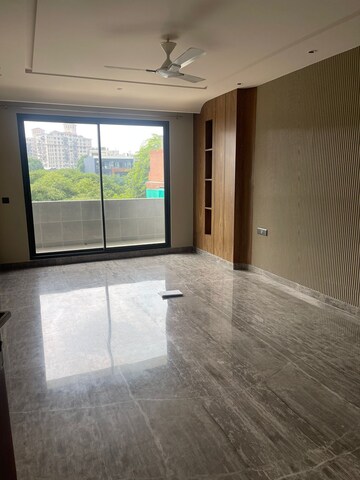 Room in 4 BHK Apartment at Sector 25a – for Rent