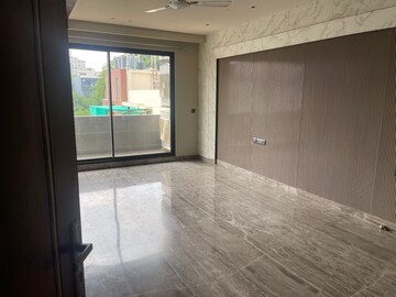 Room in 4 BHK Apartment at Sector 25a – for Rent
