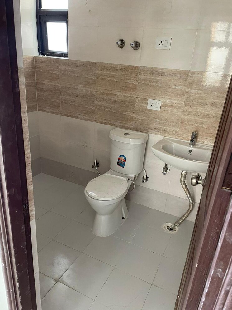 Bathroom, charms-castle 3 Bedroom 1500 Sq.Ft. Apartment In Raj Nagar Extension Ghaziabad 8270315