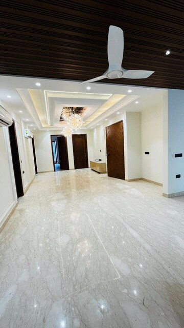 Room in 4 BHK Builder Floor at Kohli One Malibu Town, Sector 47 – for Sale