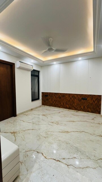 Room in 4 BHK Builder Floor at Kohli One Malibu Town, Sector 47 – for Sale