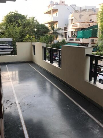 Balcony in 3 BHK Builder Floor at Sector 31 – for Rent
