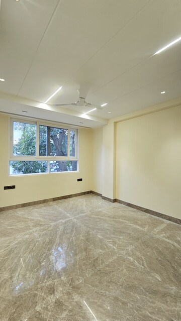 Room in 4 BHK Builder Floor at Omaxe Designer Villas Mayfield Garden, Sector 51 – for Sale