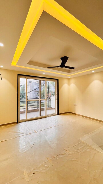 Room in 4 BHK Builder Floor at M3M Atrium, Sector 57 – for Sale