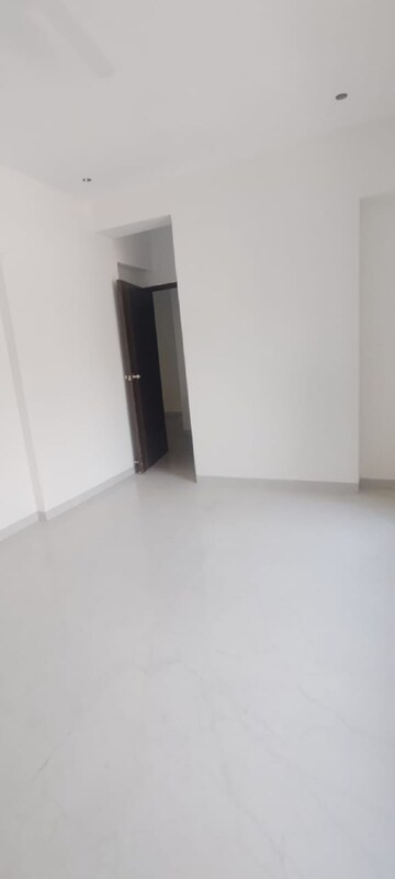 Room in 3 BHK Apartment at Khar West – for Rent
