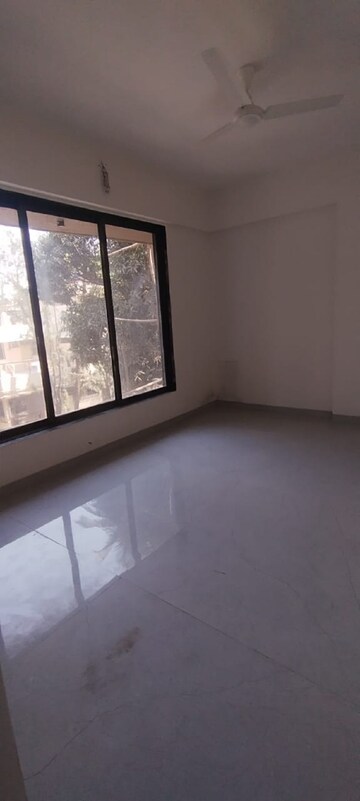 Room in 3 BHK Apartment at Khar West – for Rent