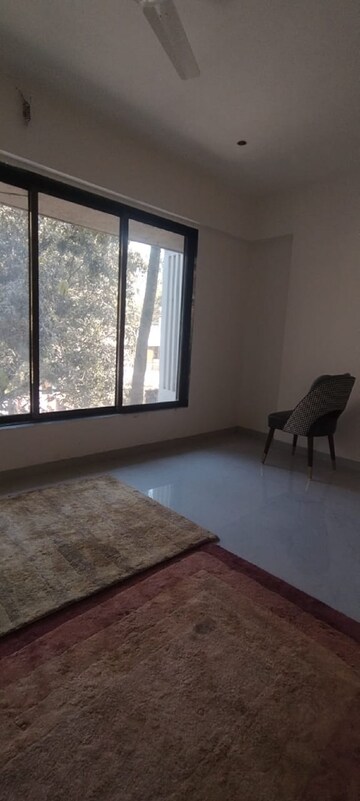 Room in 3 BHK Apartment at Khar West – for Rent