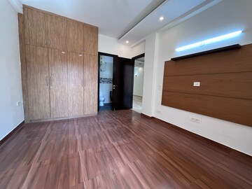 Room in 3 BHK Builder Floor at Ansal Sushant Lok I, Sector 43 – for Rent