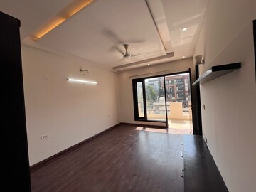 Room in 3 BHK Builder Floor at Ansal Sushant Lok I, Sector 43 – for Rent