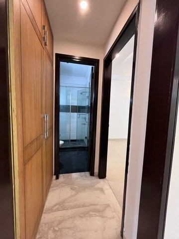 Building Lobby in 3 BHK Builder Floor at Ansal Sushant Lok I, Sector 43 – for Rent