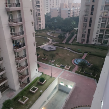 Team Area in 1 RK Apartment at Supertech Czar Suites, Omicron I Greater Noida – for Rent