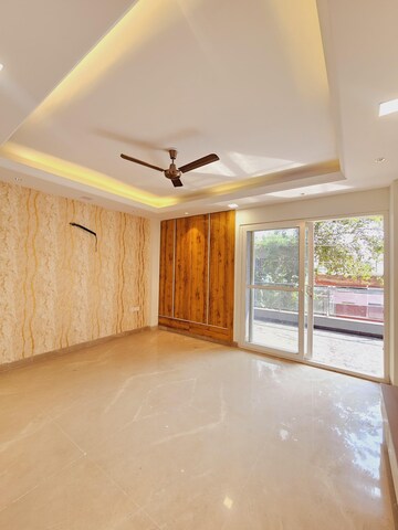 Room in 3 BHK Builder Floor at Empire Floors, Sector 57 – for Sale