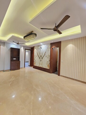 Room in 3 BHK Builder Floor at Empire Floors, Sector 57 – for Sale