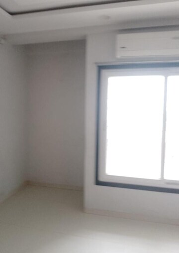 Room in 3 BHK Apartment at Wardha rd – for Rent