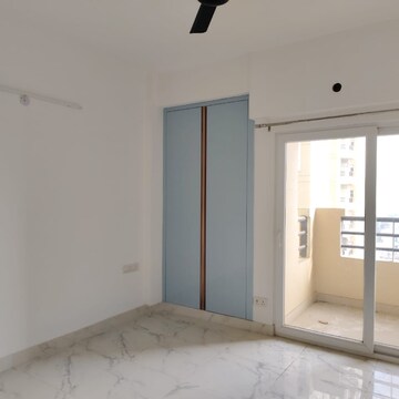 Room in 3 BHK Apartment at Purvanchal Royal City II, Chi V Greater Noida – for Rent