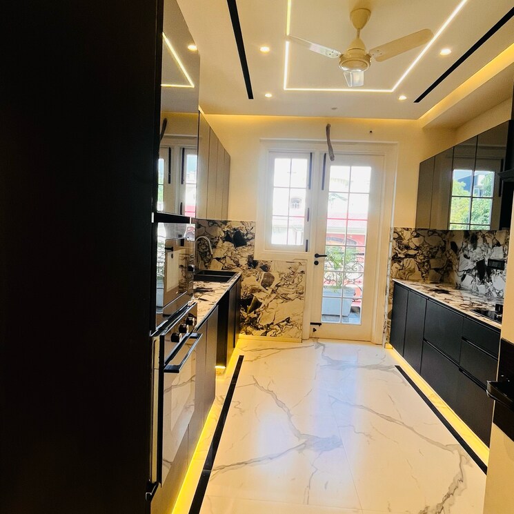 Balcony, omaxe-plaza 4 Bedroom 300 Sq.Yd. Builder Floor In Sispal Vihar Gurgaon 8271055