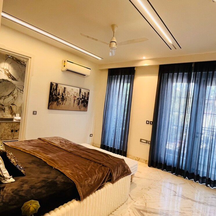 Bedroom, omaxe-plaza 4 Bedroom 300 Sq.Yd. Builder Floor In Sispal Vihar Gurgaon 8271055