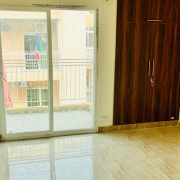 Room in 2 BHK Apartment at MIgsun Mannat, Omicron Iii Greater Noida – for Rent