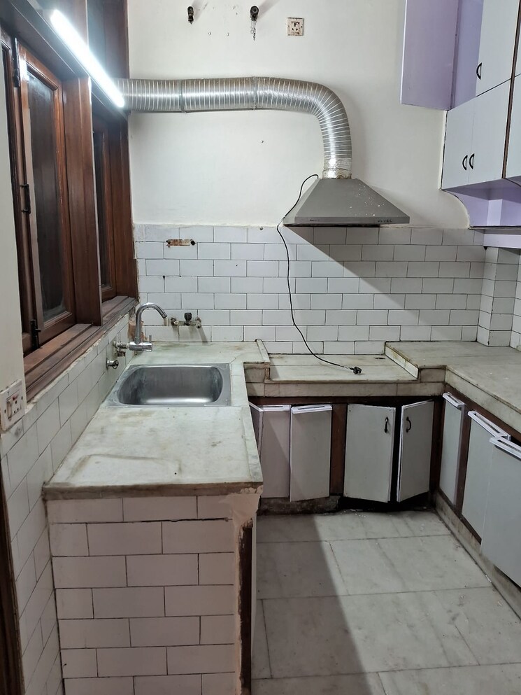 Kitchen, kotla mubarakpur 3 Bedroom 950 Sq.Ft. Builder Floor In Kotla Mubarakpur Delhi 8271155