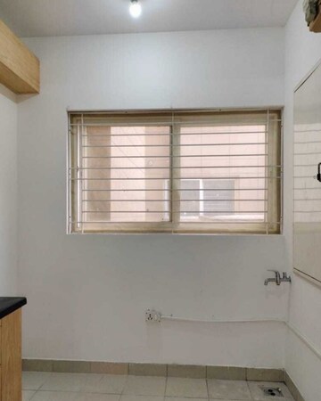 Room in 2 BHK Apartment at Mantri Webcity, Hennur – for Rent