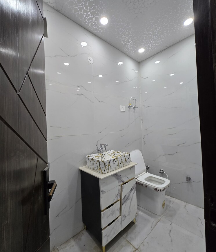 Bathroom, omaxe-park-plaza 3 Bedroom 1400 Sq.Ft. Builder Floor In Shakti Khand 2 Ghaziabad 8271581