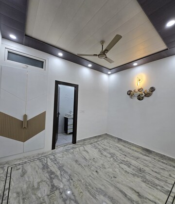 Room in 3 BHK Builder Floor at Omaxe Park Plaza, Shakti Khand 2 – for Sale