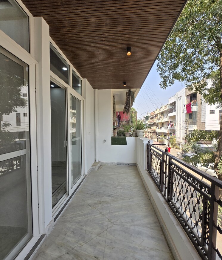 Balcony, omaxe-park-plaza 3 Bedroom 1400 Sq.Ft. Builder Floor In Shakti Khand 2 Ghaziabad 8271581