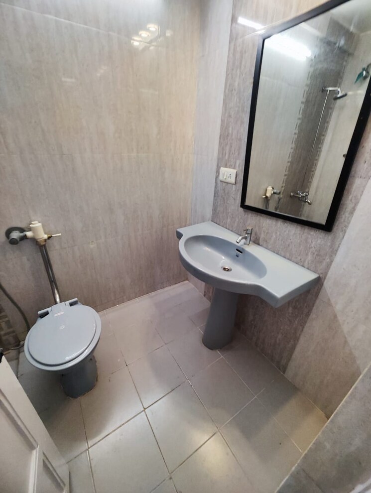 Bathroom, wadhwa-tw-gardens 3 Bedroom 1132 Sq.Ft. Apartment In Kandivali East Mumbai 8271699
