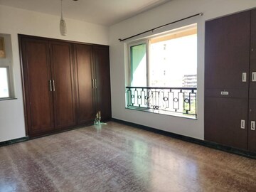 Bedroom in 3 BHK Apartment at Hiranandani Meadows, Manpada – for Rent