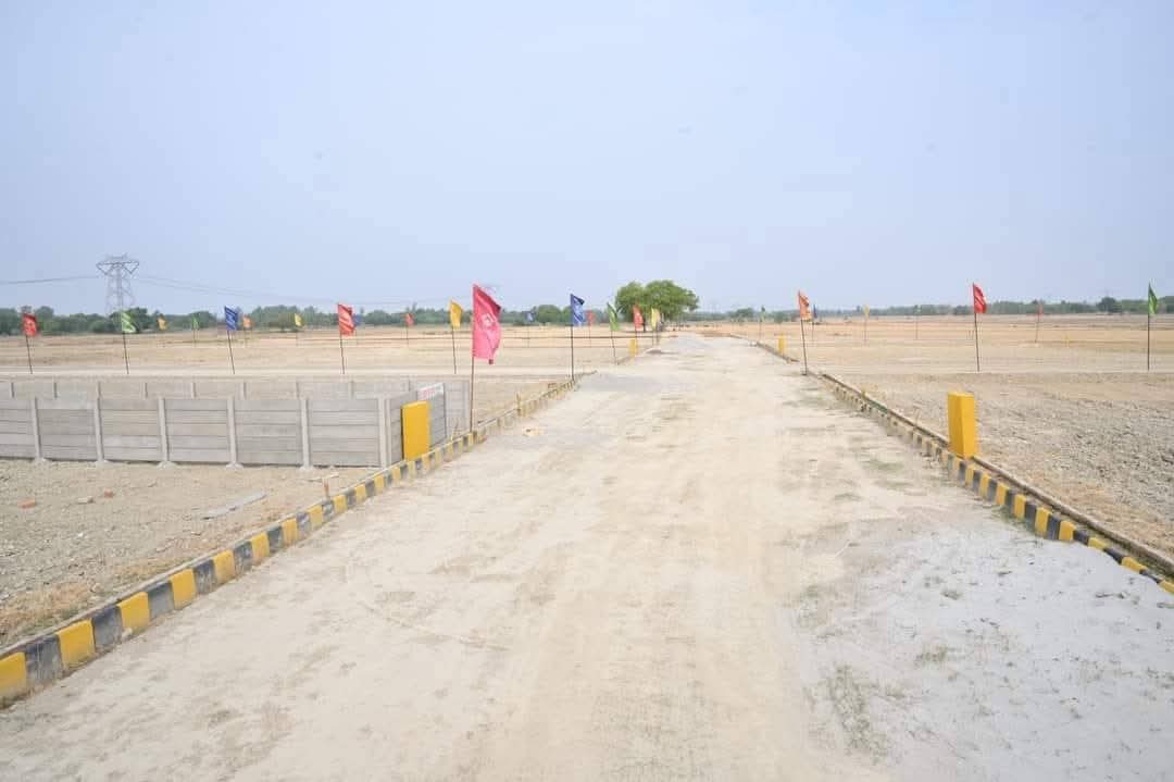Plot For Sale in Gaur Yamuna City