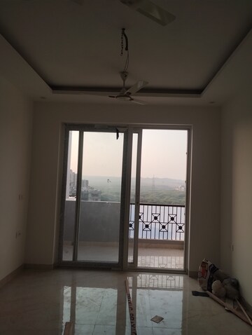 Room in 3 BHK Apartment at Vaish CHS, Sector 45 – for Sale