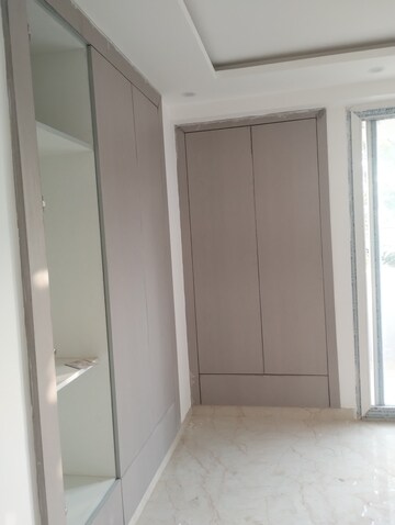 Furnished Amenities in 3 BHK Apartment at Vaish CHS, Sector 45 – for Sale