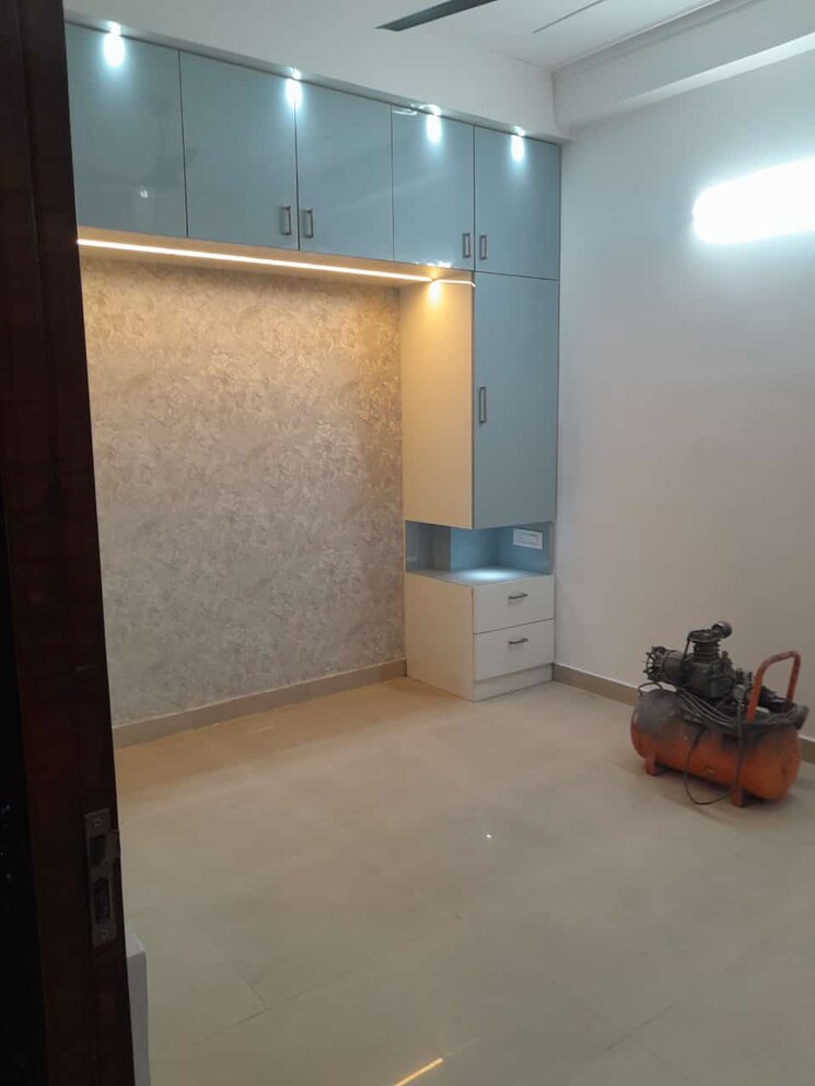 Room, shakti khand 3 Bedroom 1200 Sq.Ft. Builder Floor In Shakti Khand Ghaziabad 8271895