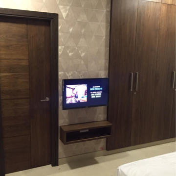 Room in 4 BHK Apartment at Ajmer Road – for Sale