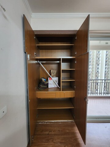 Furnished Amenities in 3 BHK Apartment at Amrapali Golf Homes, Sector 4, Greater Noida – for Rent