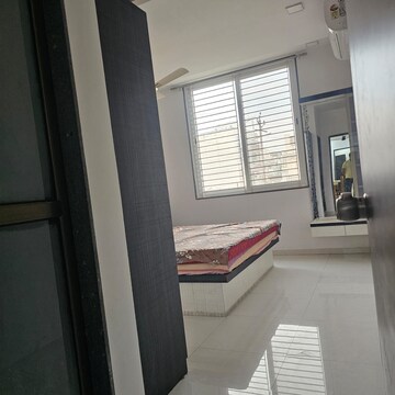 Room in 3 BHK Apartment at Sama Savli Road – for Rent