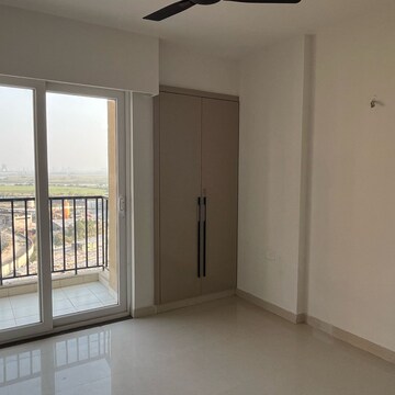 Room in 3 BHK Apartment at Tata Eureka Park, Sector 150 – for Sale