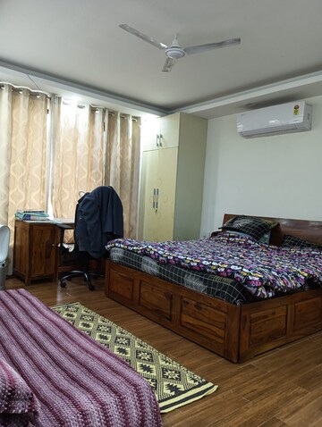 Bedroom in 3 BHK Builder Floor at Ansal Plaza Sector-23, Sector 23 – for Rent