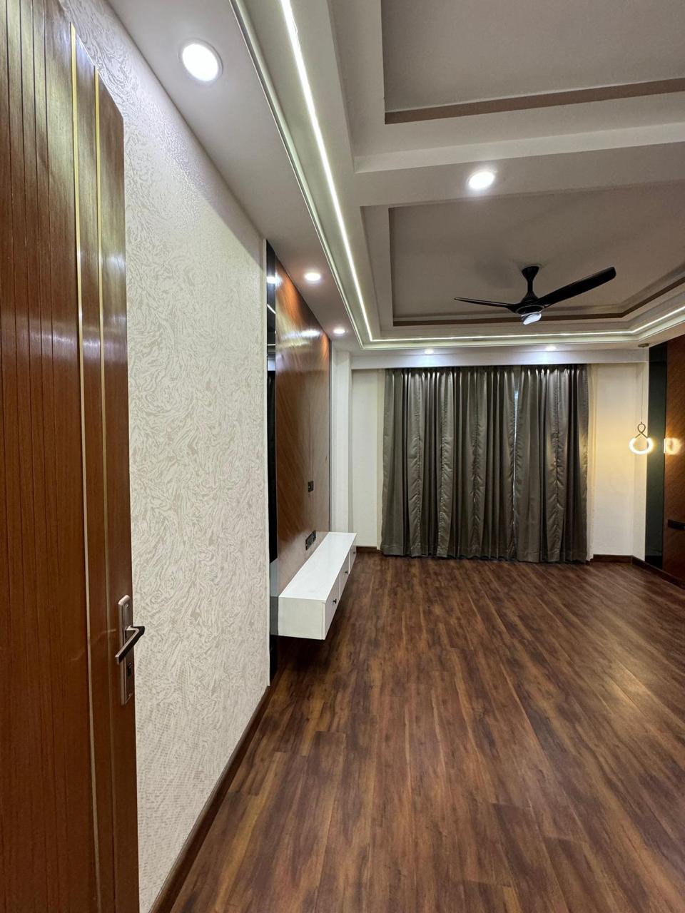 4 BHK + Pooja Room,Servant Room Builder Floor For Sale in Omaxe Designer Villas Mayfield Garden