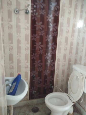 Bathroom in 2.5 BHK Apartment at Sector 20 – for Rent