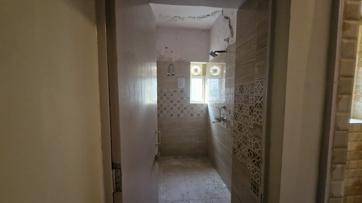 Attached Bathroom, patparganj 2 Bedroom 1000 Sq.Ft. Apartment In Patparganj Delhi 8272091