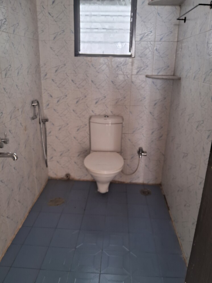 Bathroom, sukanto-roy-surobhi-enclave 2 Bedroom 890 Sq.Ft. Apartment In Aundh Pune 8272109